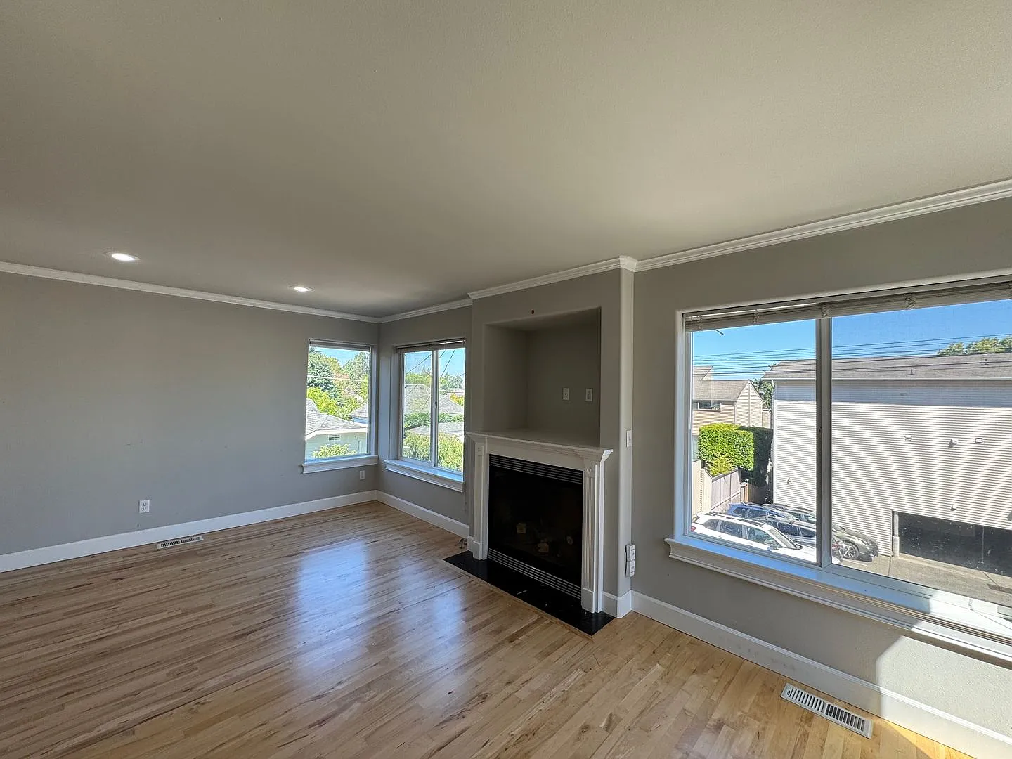 Spacious 5BR Queen Anne Townhome — Photo 3