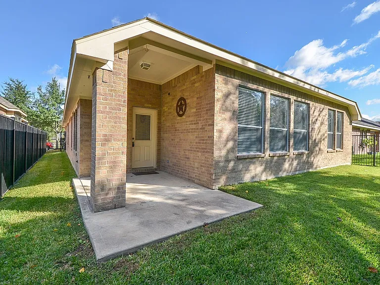 18323 S Elizabeth Shore Loop — Photo 40