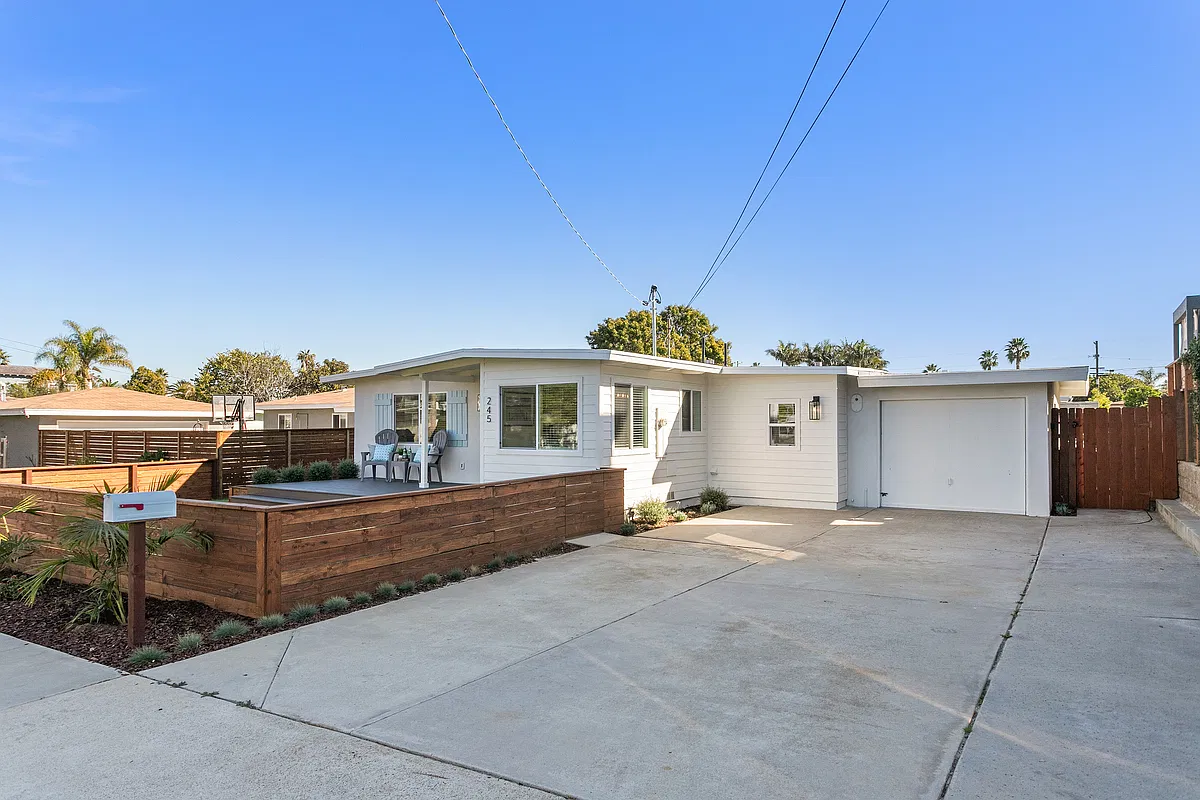 3 bed, 1138 sqft, $8,500 — Photo 2