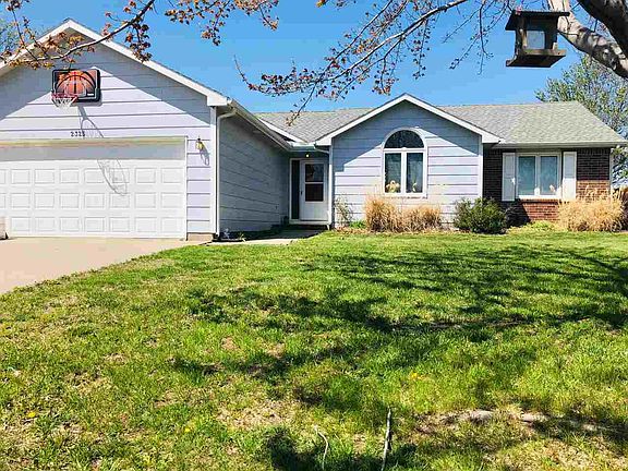 2nd image of 2325 Gentry Ln