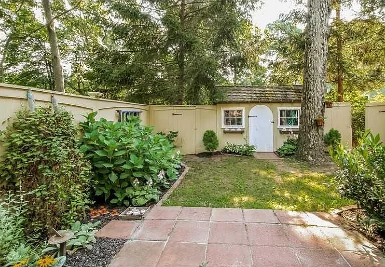 49 Sanford Ave — Photo 16