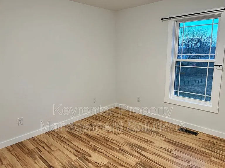 317 Sterling St #B — Photo 26