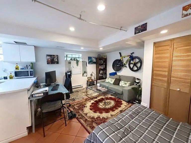 380 Davenport Rd #5 — Photo 5