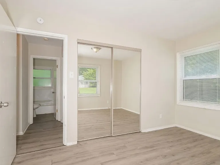 10301 Ross Cir — Photo 11