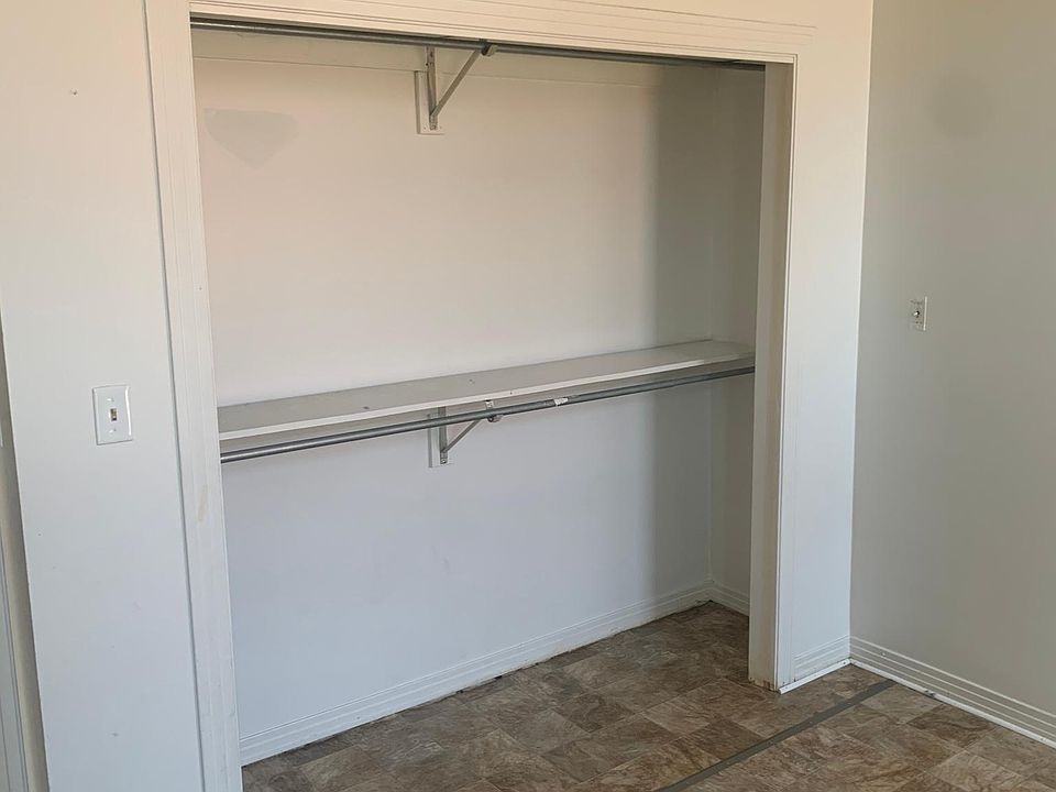 1st image of 934 Hampshire St APT B