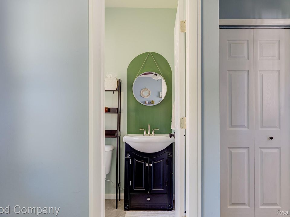 215 E Hazelhurst St, photo 22