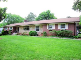 4 Crestwood Ln, Candler, NC 28715