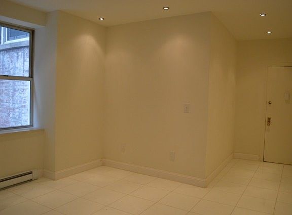 2nd image of 220 W 107th St APT 2I