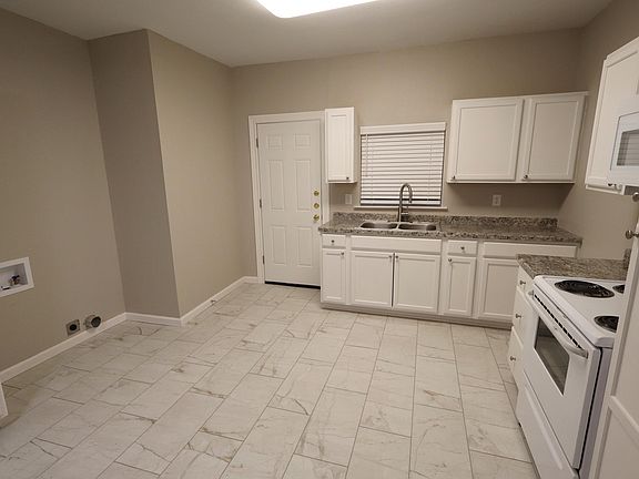 5th image of 1722 Pecos St