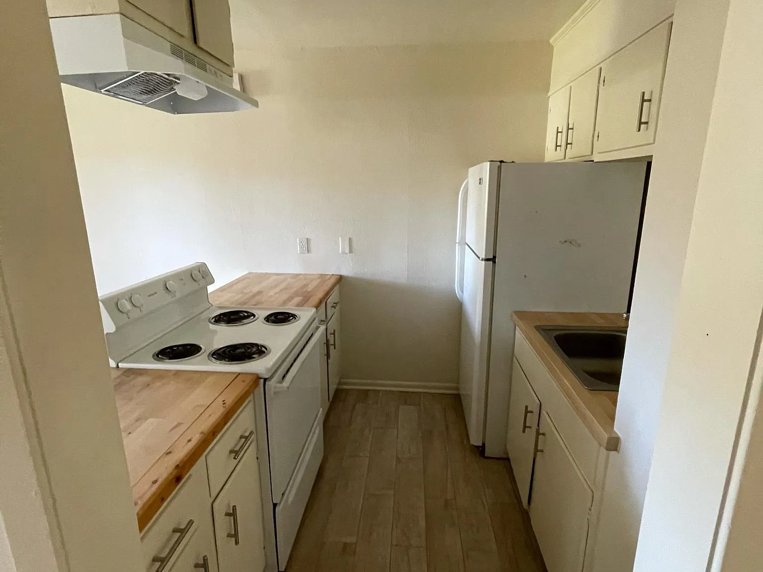 115 S Leo St — Photo 2