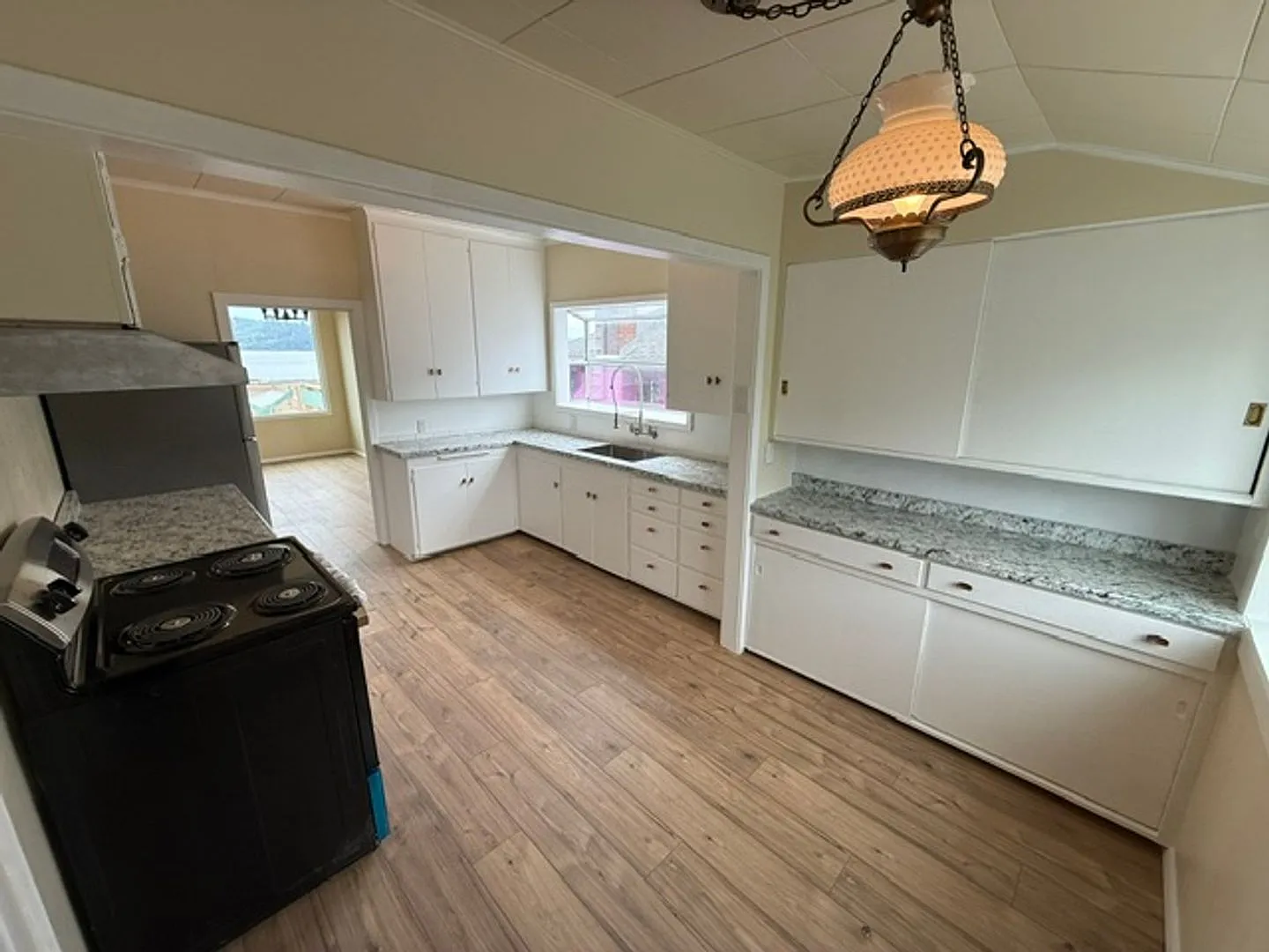 Beautiful historic two story 3 bed 1 bath house, in North Bend! — Photo 3