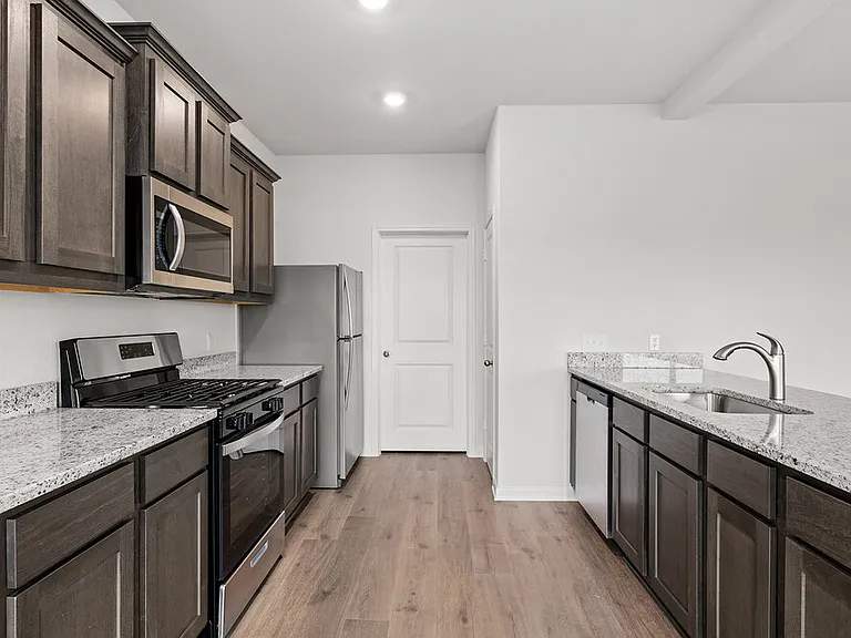 305 Julian Davis Dr — Photo 6