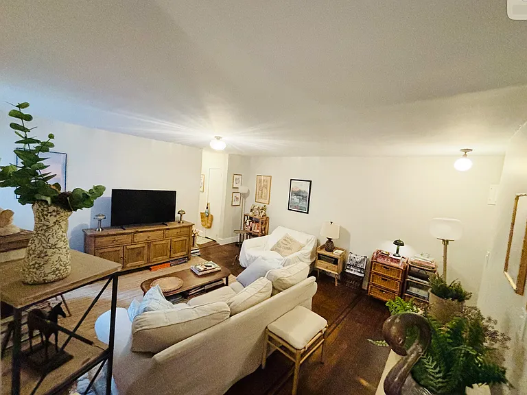 585 E 21st St #6A — Photo 2