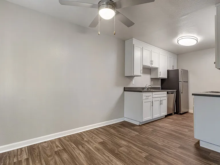 Kentwood Apartments — Photo 44