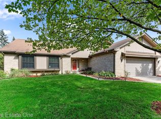 5576 Cheltenham Dr, Troy, MI