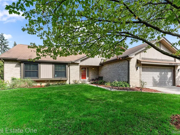 5576 Cheltenham Dr, Troy, MI 48098