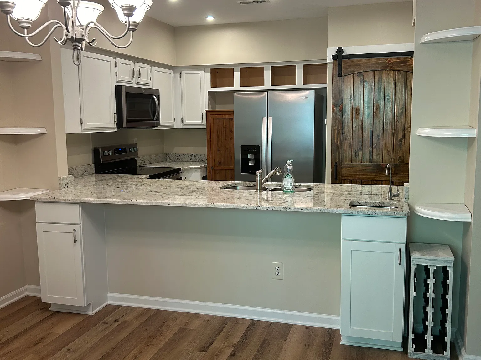 2 bed, 1024 sqft, $1,850 — Photo 2