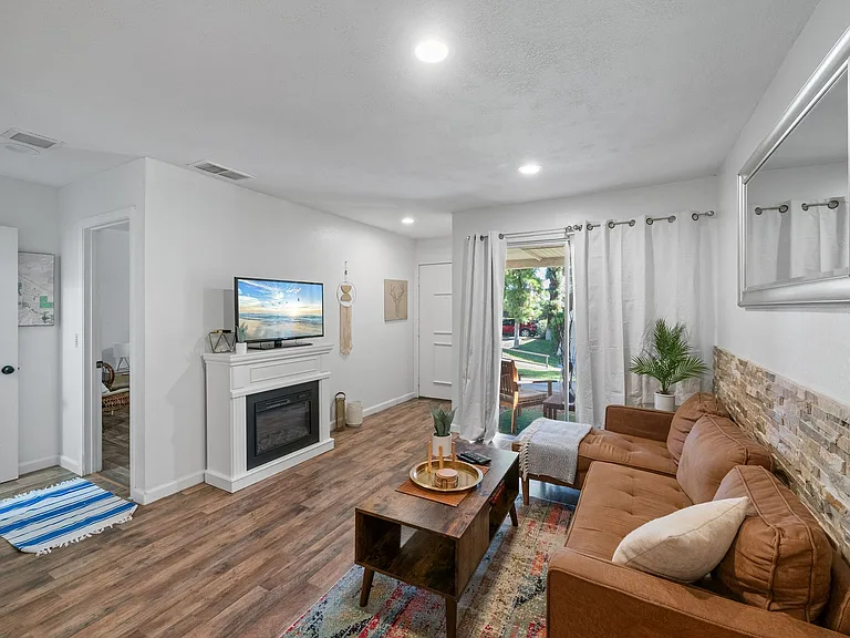 510 N Villa Ct #100 — Photo 1