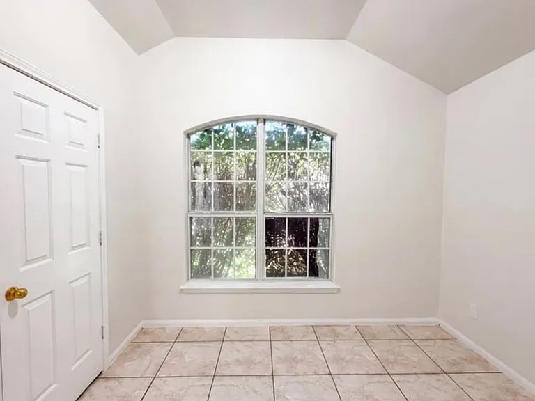 507 Abu Bakar Dr — Photo 10