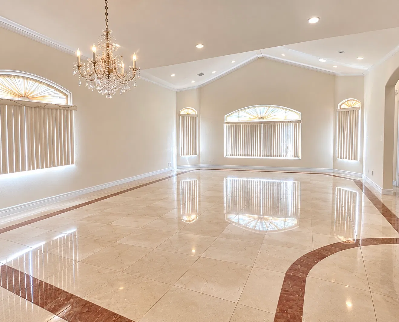 3 bed, 4.5 bath, 3000 sqft, $13,350 — Photo 3