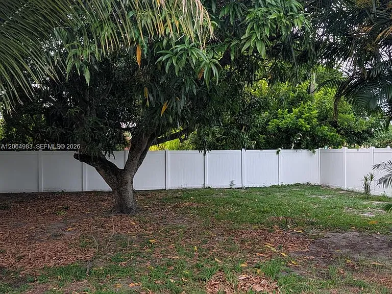 2517 Rodman St — Photo 4