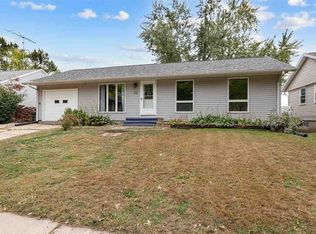 32 Regal Ln, Iowa City, IA 52240