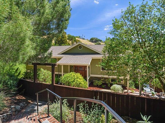 2nd image of 16565 Oak View Cir
