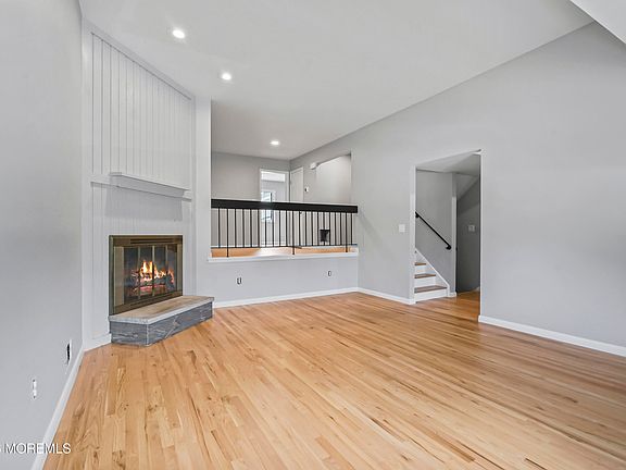 3rd image of 318 Middlewood Road