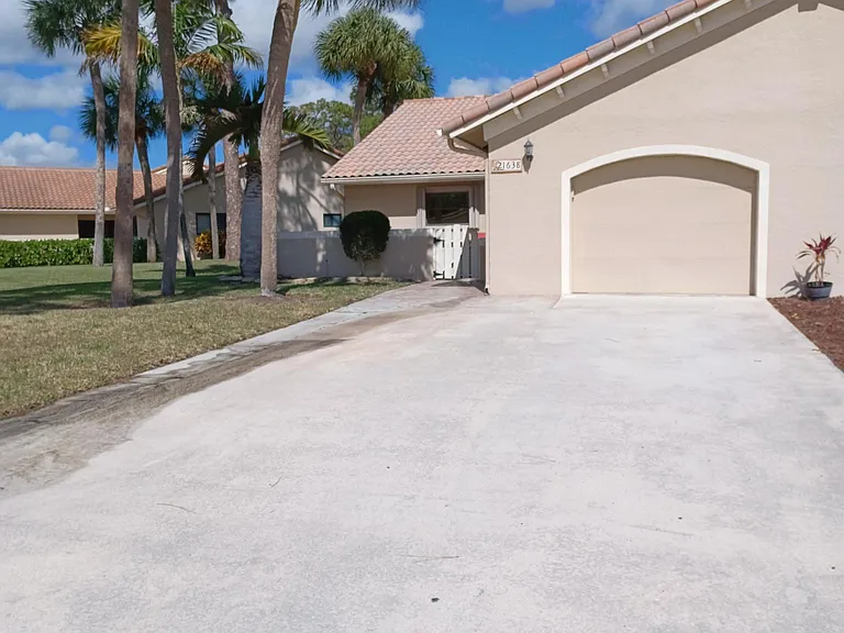 21638 Coronado Ave — Photo 2