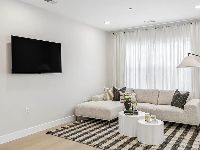Crest + Den - 2BR, 2BA - 1,520SF- Living room