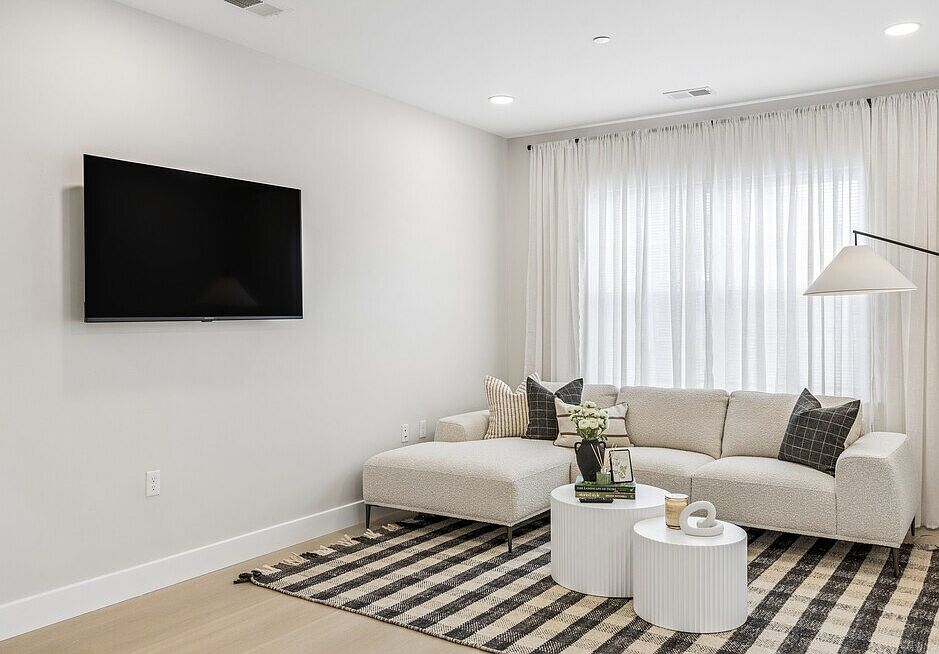 Crest + Den - 2BR, 2BA - 1,520SF- Living room