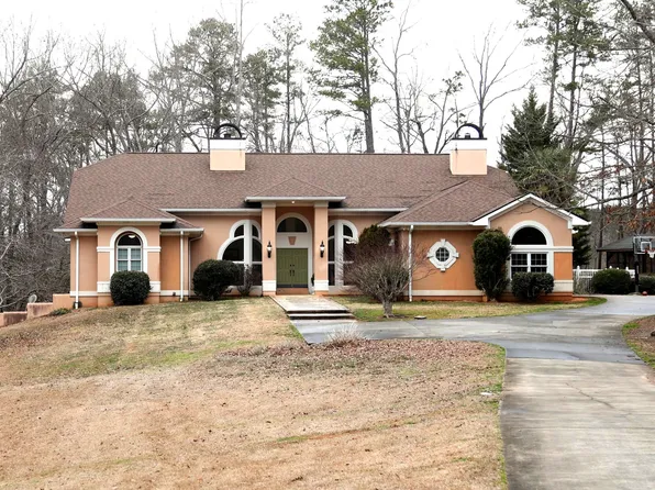 593 Cross Creek Dr, Toccoa, GA 30577