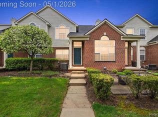 27204 Chantel Dr, Walled Lake, MI 48390