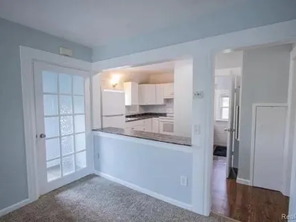 28803 Waverly St #Up, Roseville, MI 48066