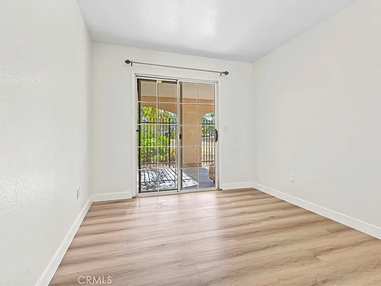 10127 Finch Ave — Photo 8