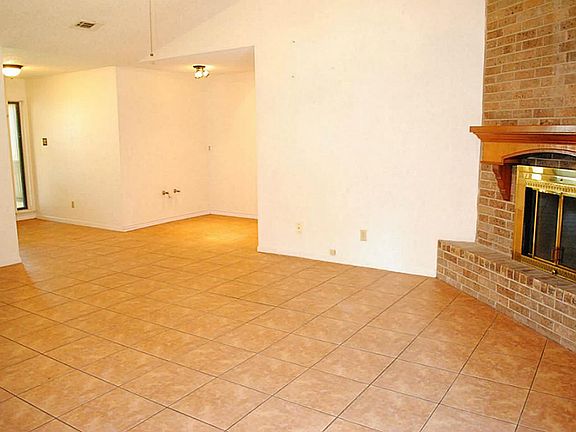 5th image of 5534 Thornwood Cir