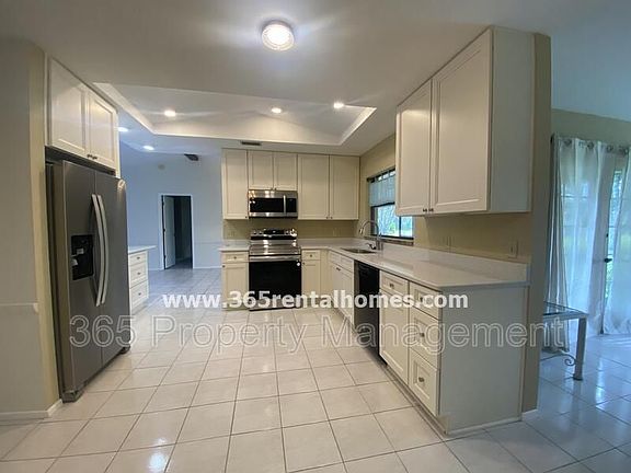2nd image of 4270 Ascot Dr