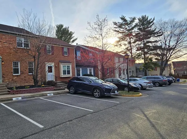 8210 Stationhouse Ct, Lorton, VA 22079