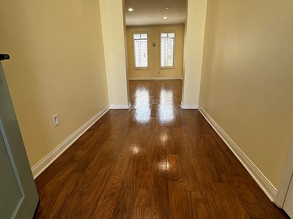 3rd image of 5625 Crescent Park W APT 419