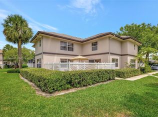 12 Amherst Ct APT C, Royal Palm Beach, FL 33411