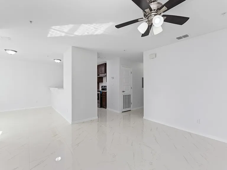 Downstairs Apartment with no balcony