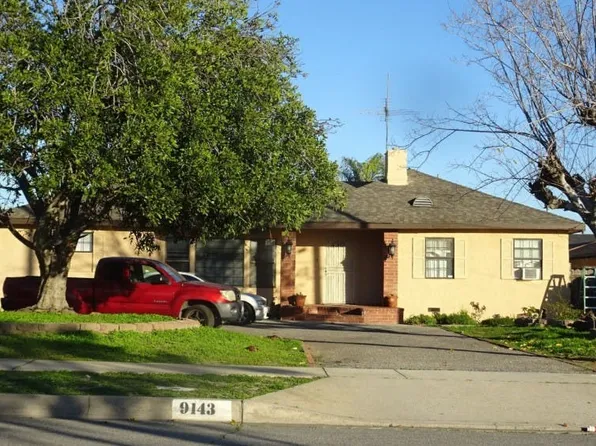 9143 Tamarind Ave, Fontana, CA 92335