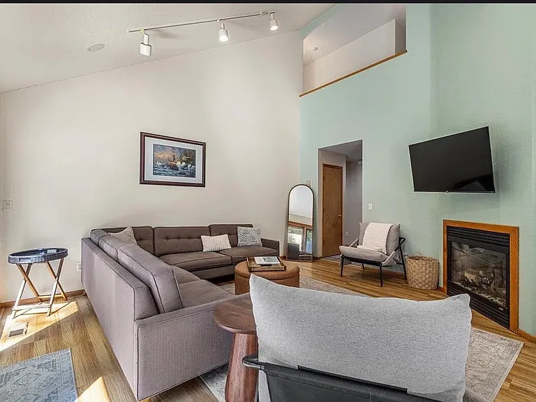 132 Pepperwood Ln — Photo 3