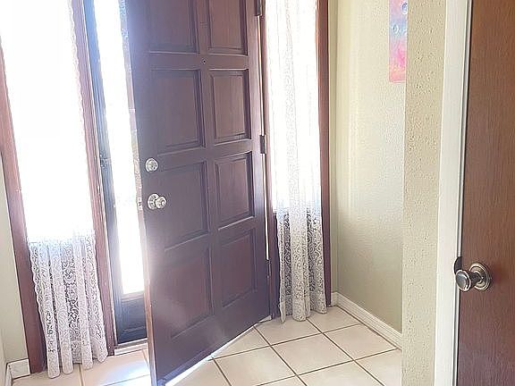 Front door / inner entry