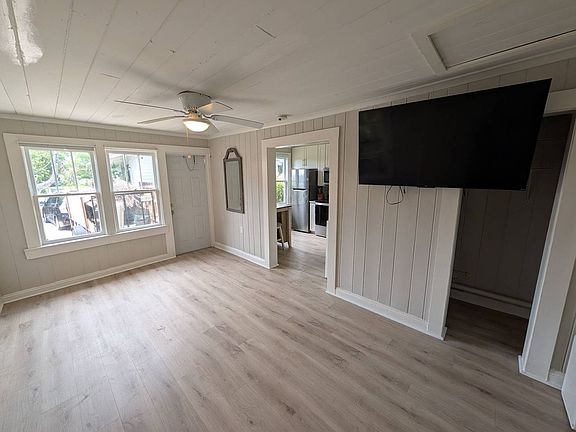 4th image of 2562 Loma Linda St #R