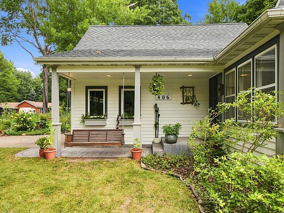 2nd image of 406 Maple St