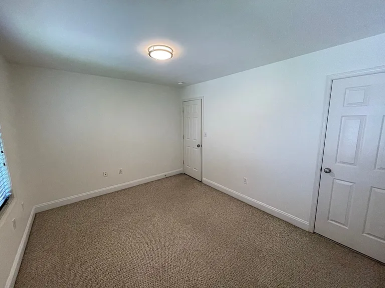 406 Leverington Ave #F — Photo 19