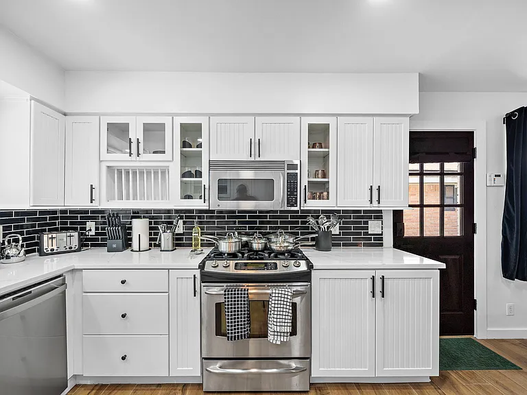 11018 Endicott Ln — Photo 17