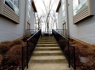 641 Diamond Pointe Dr, Mundelein, IL 60060