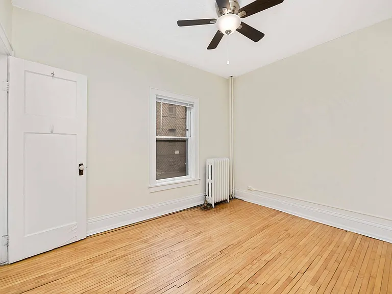 2871 Irving — Photo 8